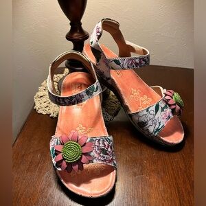 L’Artiste by Spring Step PINK flower sandals